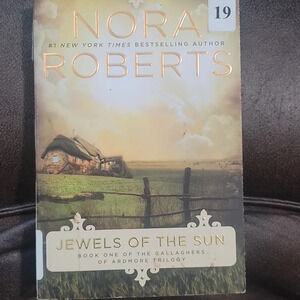 Jewels of the Sun book one Gallaghers Ardmore trilogy Nora Roberts